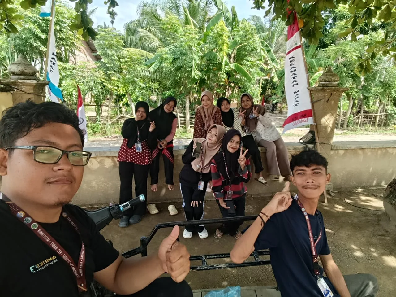 Suasana Pembersihan dan Penataan Lingkungan Kantor Camat
